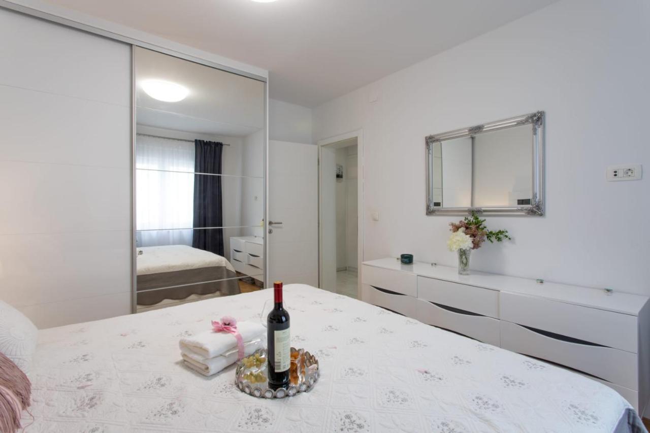 Lux Apartment Ema Kaštela Exteriér fotografie