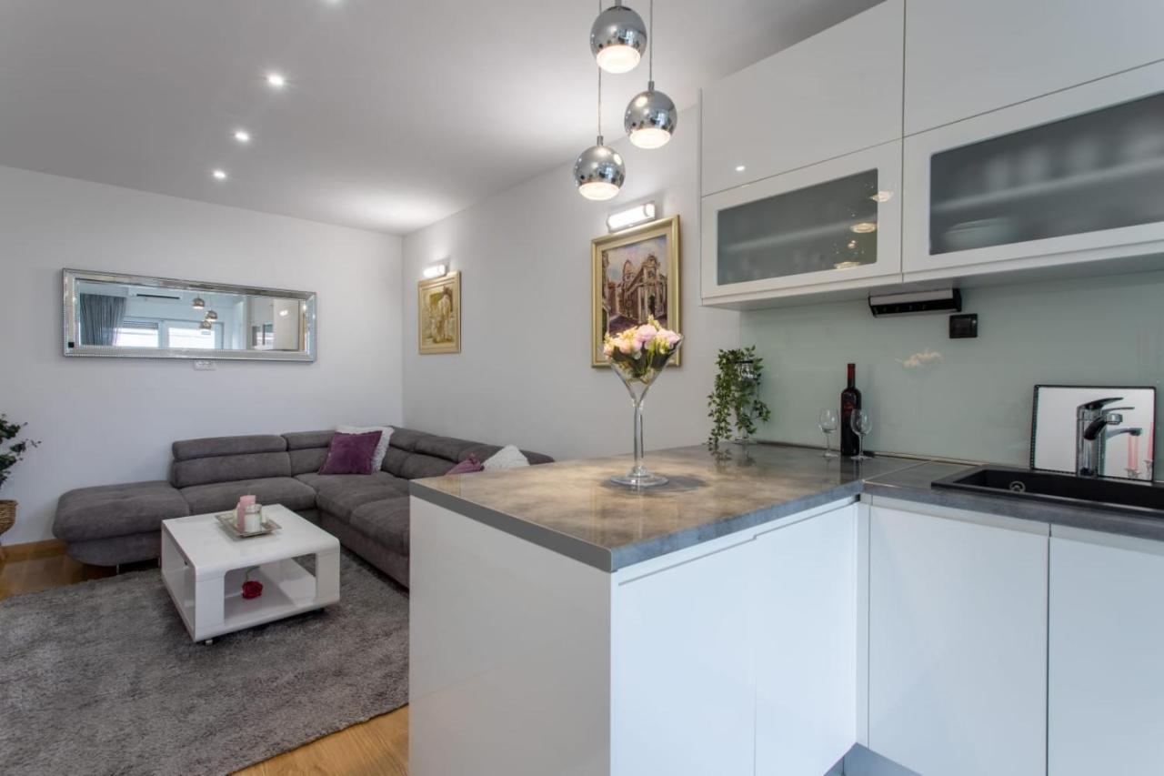 Lux Apartment Ema Kaštela Exteriér fotografie